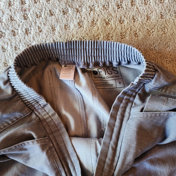 Figs Gray PO #1262 Cargo Scrub  Pants with Elastic Waistband - Picture 2 of 4